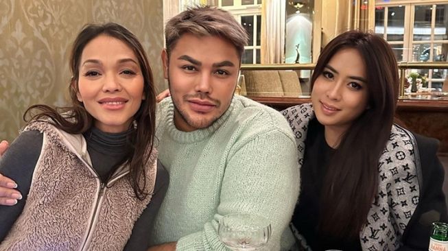 18330-momen-pertemuan-bunda-corla-dengan-ivan-gunawan-dan-maharani-kemala-instagramatcorla-2